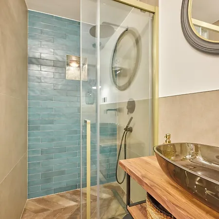 Luxury Beauty * Split